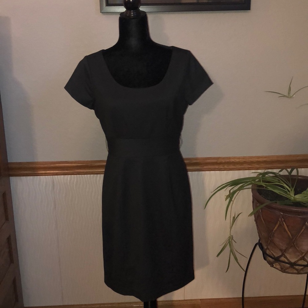 H&M short sleeve black dress with grey pin strips